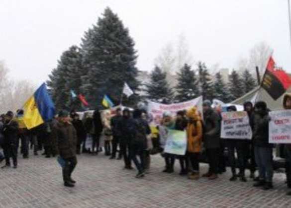 Криворожские студенты вышли на митинг против передачи их учебного корпуса Донецкому вузу | Русская весна