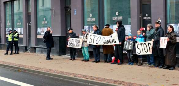 «Волынь — жестокая и страшная»: Сторонники УПА попытались сорвать премьеру польского фильма в Риге (ФОТО, ВИДЕО) | Русская весна