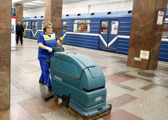 Робот-пылесос «самоубился» в московском метро (ВИДЕО) | Русская весна