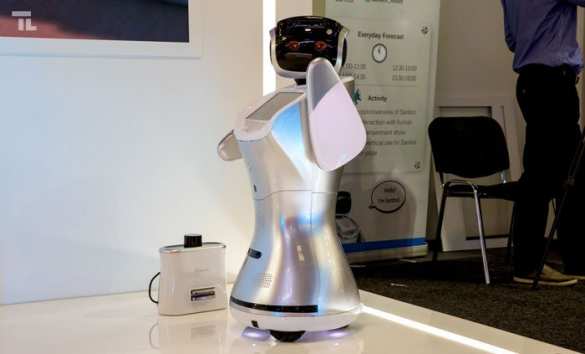 Робота «убили» за то, что он перебивал министра (ВИДЕО) | Русская весна