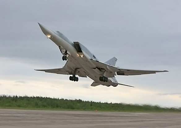 СРОЧНО: Русские бомбардировщики Ту-22М3 уничтожили объекты и технику ИГИЛ у Пальмиры | Русская весна