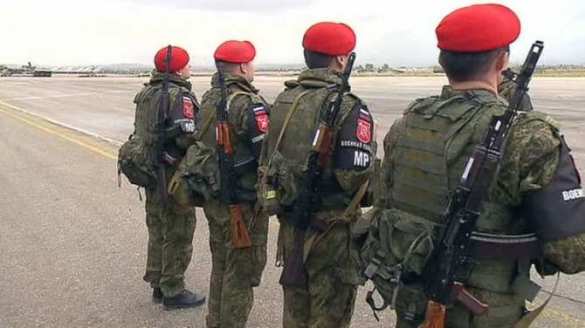 Russian «red berets» took under the protection of Syrian refugees | Русская весна