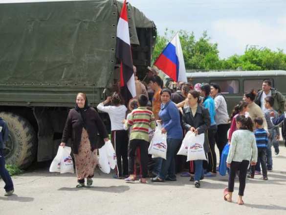 Российские военные доставили в сирийскую Хаму 5 тонн продуктов | Русская весна