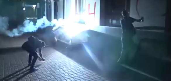 В Киеве экстремисты атаковали здание Россотрудничества (ФОТО, ВИДЕО) | Русская весна