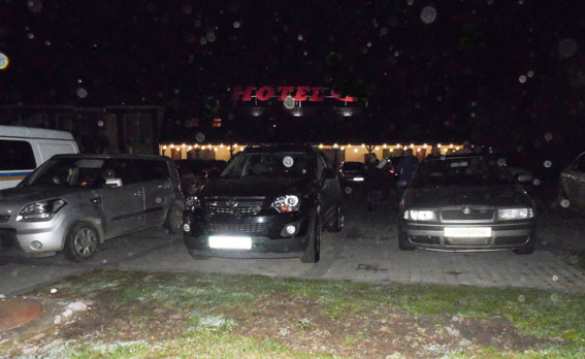 Типичная Украина: на парковку гостиничного комплекса бросили гранату (ФОТО) | Русская весна