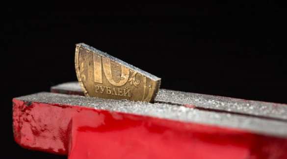 Рубль заметно упал к доллару и евро | Русская весна
