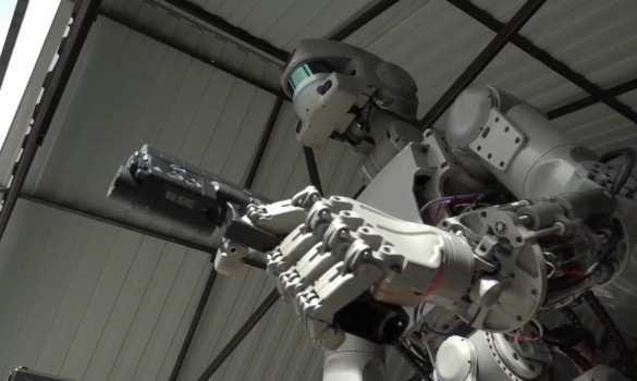 Уникальные кадры: Российский боевой робот стреляет с двух рук (ВИДЕО) | Русская весна