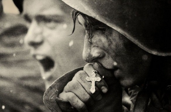 Русский солдат прикрыл собой украинок и погиб (ВИДЕО 18+) | Русская весна