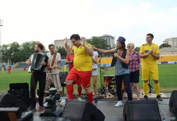 Спортивный модник Саакашвили сыграл в футбол с журналистами (ФОТО) | Русская весна