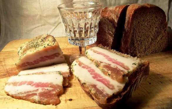 Украинцев учат правильно есть сало | Русская весна