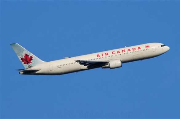 Пассажир самолета Air Canada напал на бортпроводника | Русская весна