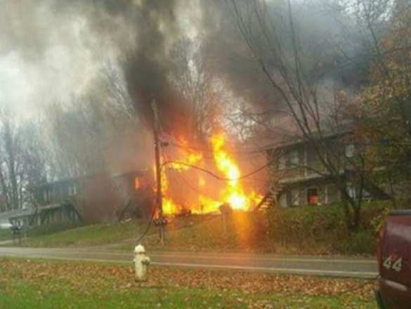 Самолет Hawker 25 упал на жилой дом в США СМИ: жертвами крушения легкомоторного самолета в США стали 9 человек | Русская весна