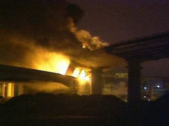 В Запорожье взорван железнодорожный мост В Запорожье взорван железнодорожный мост | Русская весна