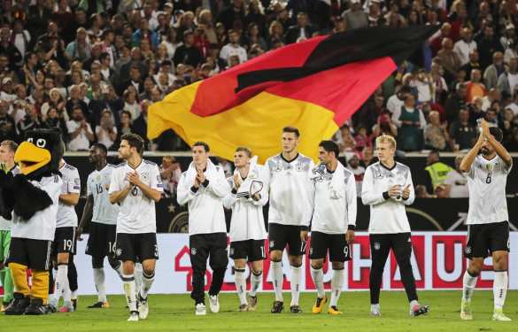 Политрук Меркель: немецкой сборной наказали не встречаться с Путиным | Русская весна