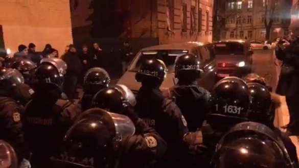 Стычки начались у изолятора СБУ, где сидит Саакашвили (+ВИДЕО) | Русская весна