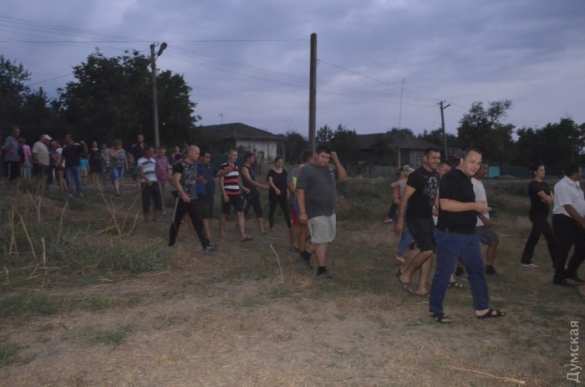 Жители села под Одессой требуют выселить цыган после убийства ребенка | Русская весна