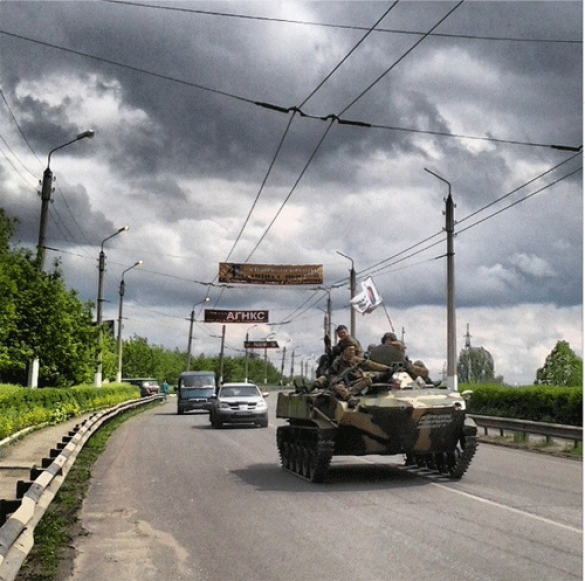 Фото Андрей Краснощеков, Кшвгыюкг МОЛНИЯ: на помощь защитникам Славянска на окраину города выдвинулась бронетехника | Русская весна