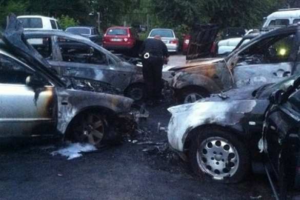 Восемь автомобилей сгорело в Донецке в результате обстрела ВСУ, — МЧС ДНР | Русская весна