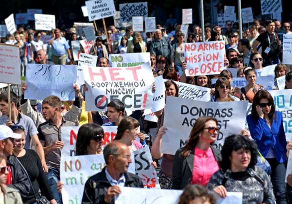 Громадный митинг в Донецке против введения вооруженной миссии ОБСЕ (ВИДЕО) | Русская весна