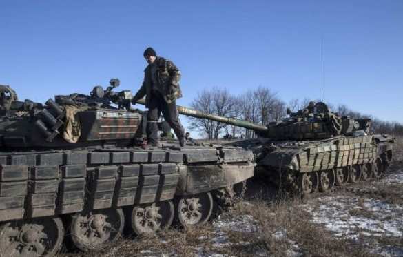Под Мариуполем в Широкино ВСУ бросили в бой танки с символикой ДНР | Русская весна