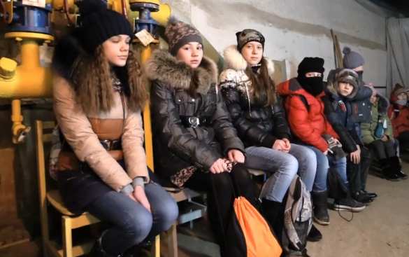 «Три взрыва больших было», — директор школы в Макеевке об утреннем обстреле (ВИДЕО) | Русская весна