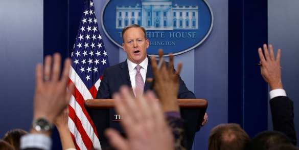 В конгрессе США требуют уволить пресс-секретаря Трампа за сравнение Асада с Гитлером | Русская весна