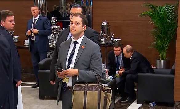 «Шпион», который хотел на прошлом саммите подслушать Путина и Обаму, снова на месте (ВИДЕОФАКТ) | Русская весна