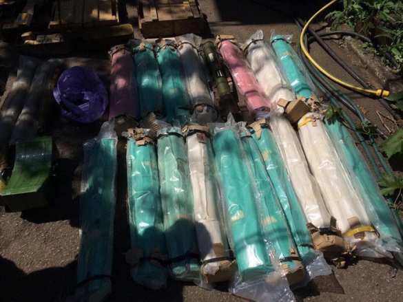 У линии фронта на Донбассе обнаружен тайник с арсеналом гранат, гранатометов и патронов (ФОТО) | Русская весна