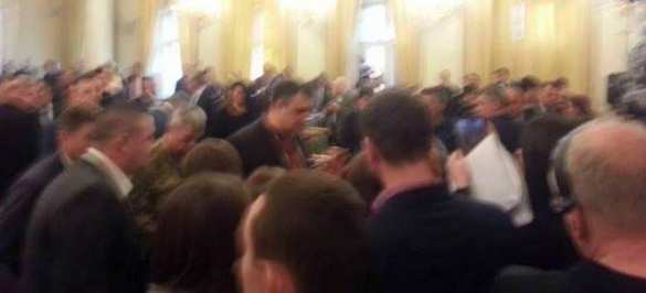 «Герои АТО» с семьями взяли штурмом Львовский облсовет | Русская весна