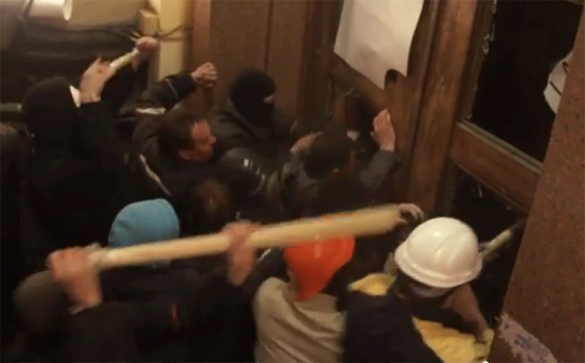 В Харькове провокаторы спровоцировали столкновения с милицией (+видео штурма ХОГА) | Русская весна