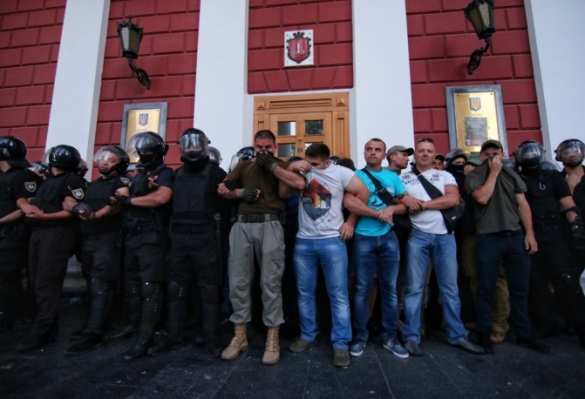 Штурм одесского горсовета: драка и взрыв, полиция применила газ (ФОТО, ВИДЕО 18+) | Русская весна