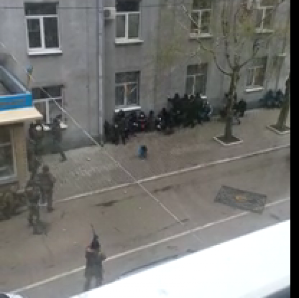 Видеозапись вооруженного штурма горотдела Славянска | Русская весна