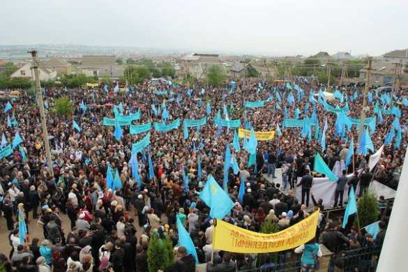 Крымско-татарский митинг в Симферополе прошел без провокаций, и на нем не было ни одного флага Украины | Русская весна