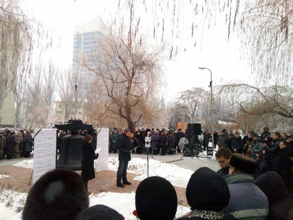 Дончане вышли на траурный митинг по погибшим в катастрофе Ту-154 (ФОТО, ВИДЕО) | Русская весна