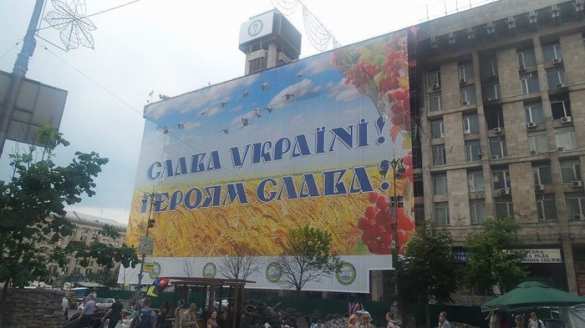 В Киеве на помойку выбросили личный архив Героя Украины (ФОТО) | Русская весна