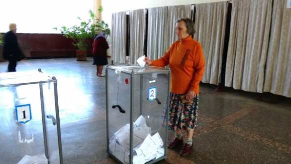 A number of polling stations located in the premises of educational institutions in Nikolaev  suspended their work after bomb threats | Русская весна