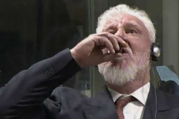 Хорватский генерал выпил яд, услышав приговор Гаагского трибунала (ВИДЕО) | Русская весна