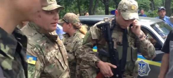 Почему пьяные фашисты с автоматами ходят по городу?! — харьковчане прогнали боевиков карательного батальона Слобожанщина (видео) | Русская весна