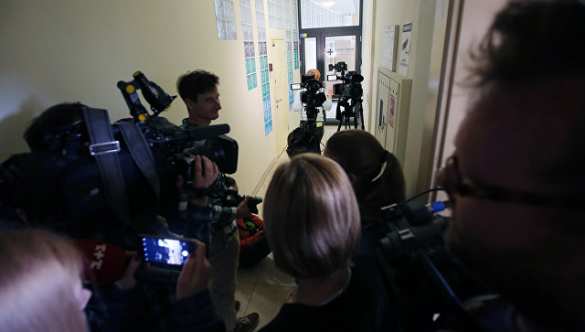 «Ты — убийца!»: Украинские журналисты напали на корреспондента РИА Новости  | Русская весна