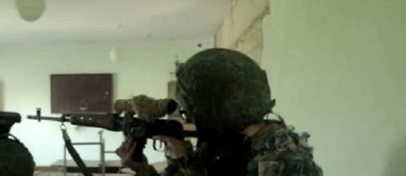 Бои за Марьинку: Снайперская дуэль и работа танков и БМП под огнем артиллерии ВСУ (ВИДЕО 18+) | Русская весна