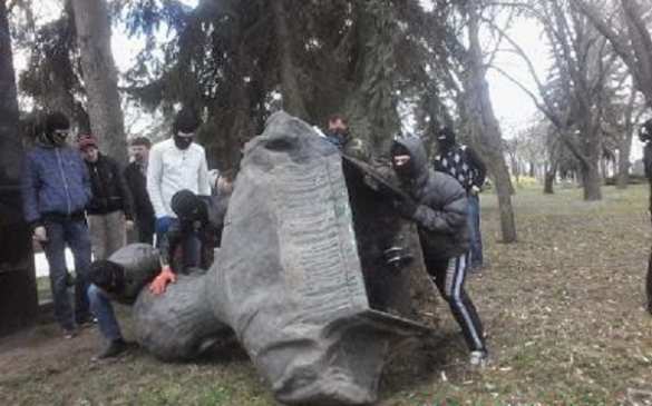 Декоммунизация на Украине началась официально | Русская весна