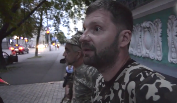 В центре Киева неизвестные «активисты» штурмовали штаб-квартиру Януковича, охрана открыла стрельбу (ВИДЕО) | Русская весна