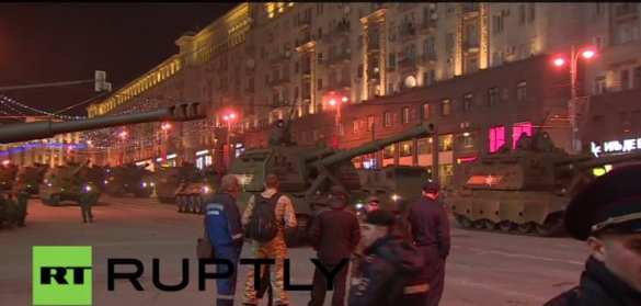 Военная техника отправляется на репетицию парада на Красной площади — прямая трансляция. Смотрите и комментируйте с «Русской Весной» | Русская весна