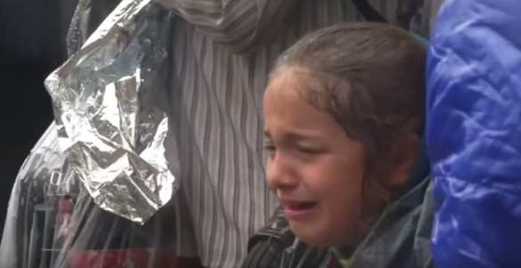 Избиение полицией сирийских беженцев на границе Греции с Македонией (ВИДЕО) | Русская весна