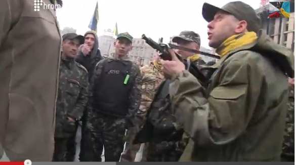 Сегодняшняя массовая драка на Майдане с попытками применить автоматическое оружие (видео) | Русская весна