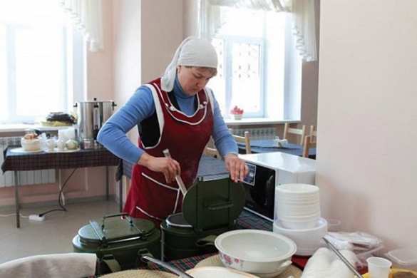 Пенсионерам и малоимущим гражданам ДНР помогают выжить социальные столовые (ФОТО) | Русская весна