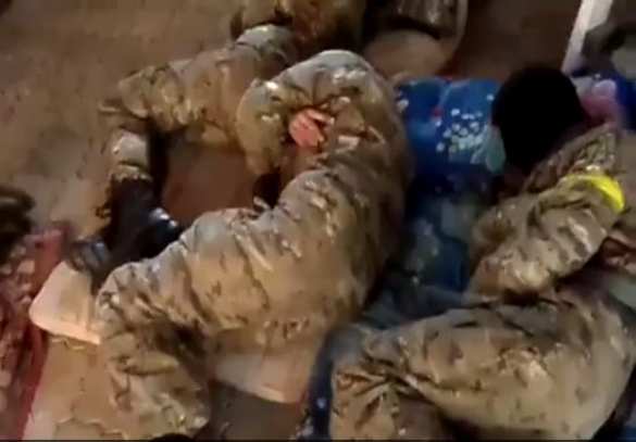 Война глазами врага: «правосеки» обустроили свою базу в захваченном у мирных жителей доме (ВИДЕО) | Русская весна