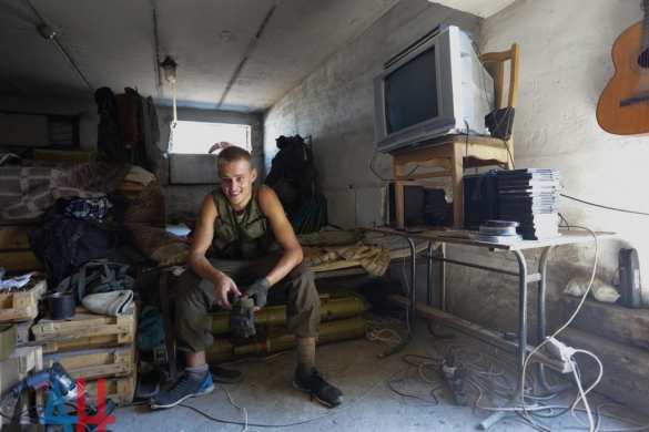 «Такой жизни не бывает», — мирные жители о жизни в Спартаке под ежедневными обстрелами ВСУ (ФОТОЛЕНТА) | Русская весна