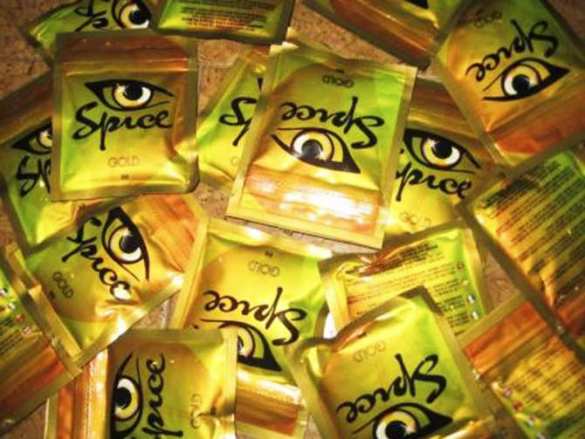 Ликвидирована международная группа торговцев психотропами: дилеры спайса делали закладки в неожиданных местах (видео) | Русская весна