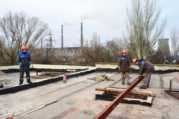 В ДНР мероприятия по ремонту и восстановлению кровель приближаются к завершению | Русская весна